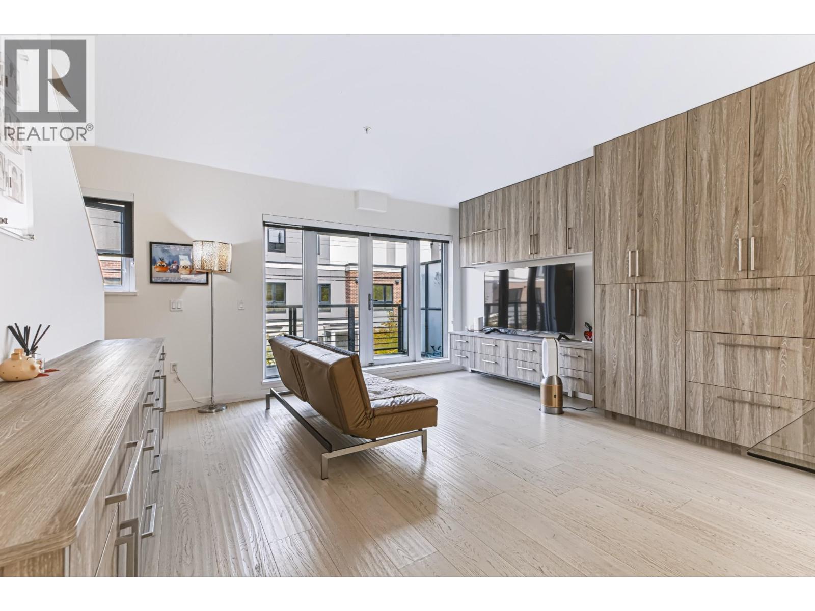 #2 589 KING EDWARD Avenue, Vancouver, British Columbia, V5Z2C4, Vancouver, British Columbia — photo 2 of 5