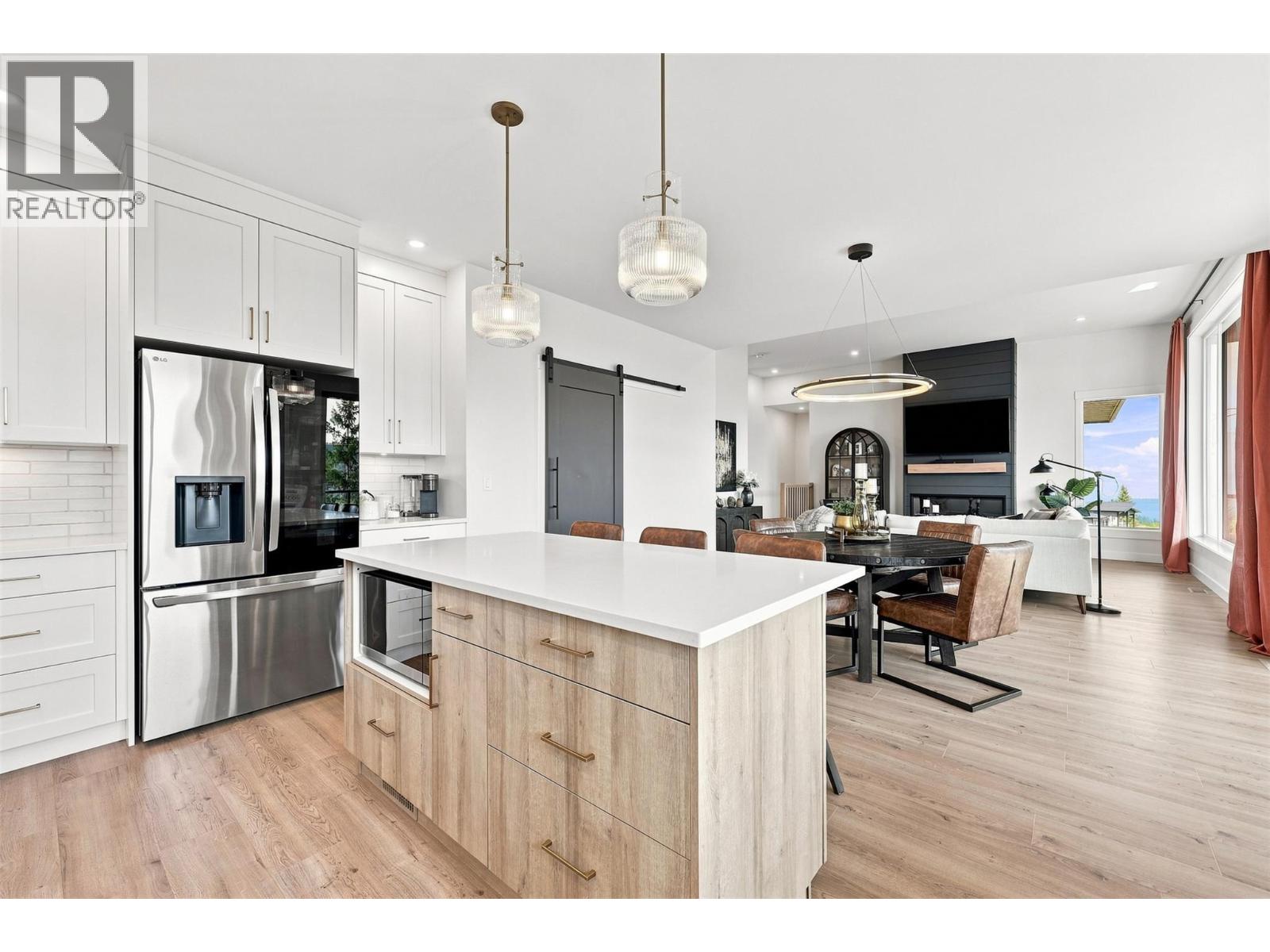 2486 HIGHLANDS Drive - 34