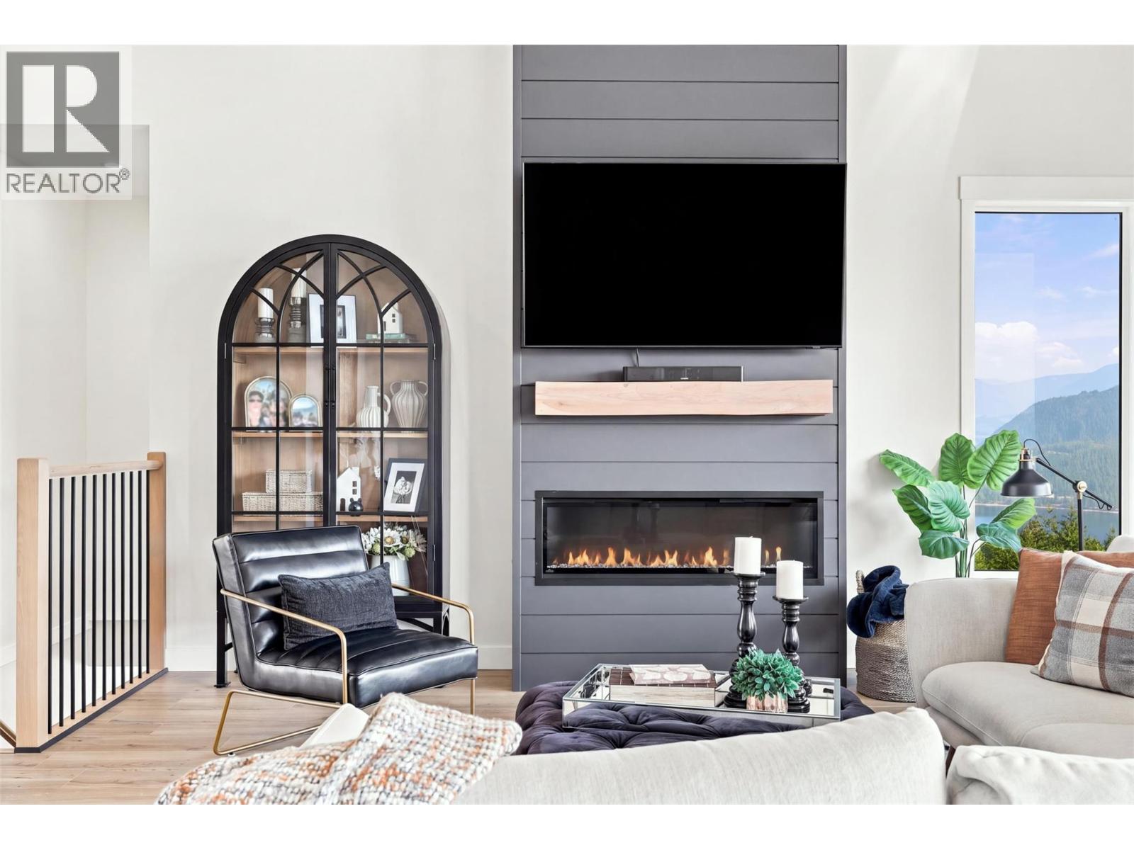 2486 HIGHLANDS Drive - 24