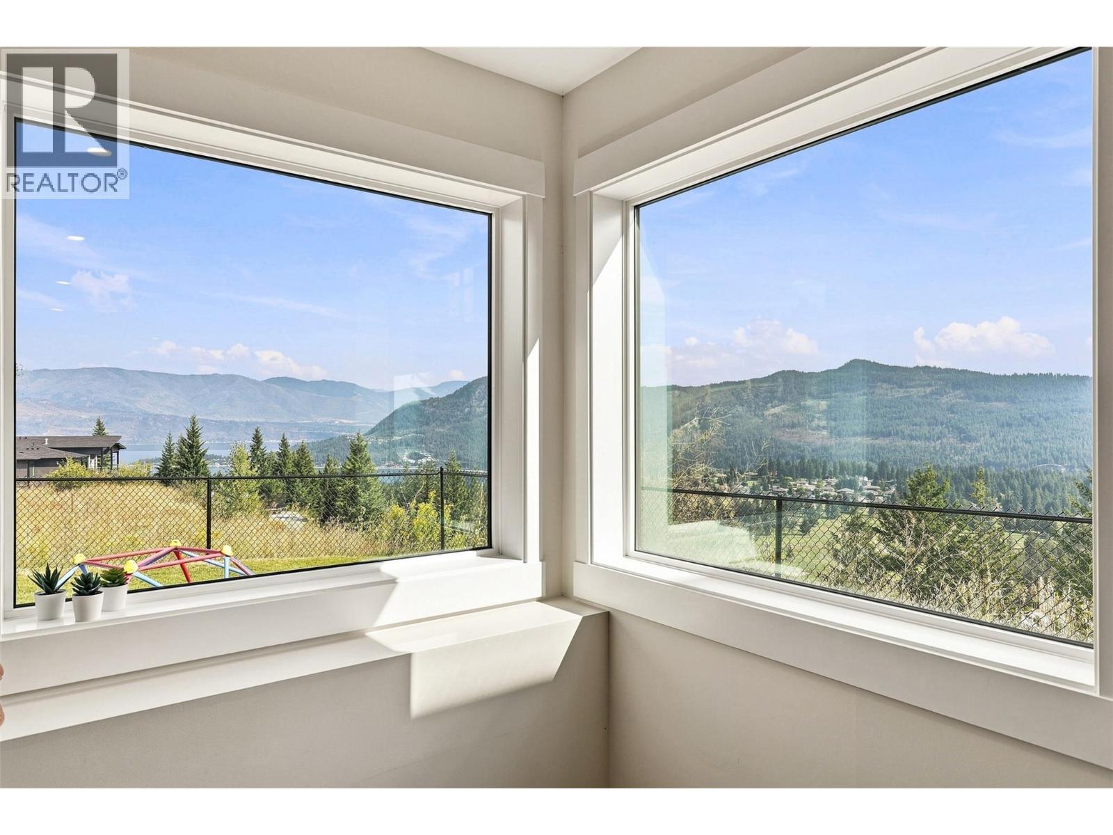 2486 HIGHLANDS Drive - Image 67