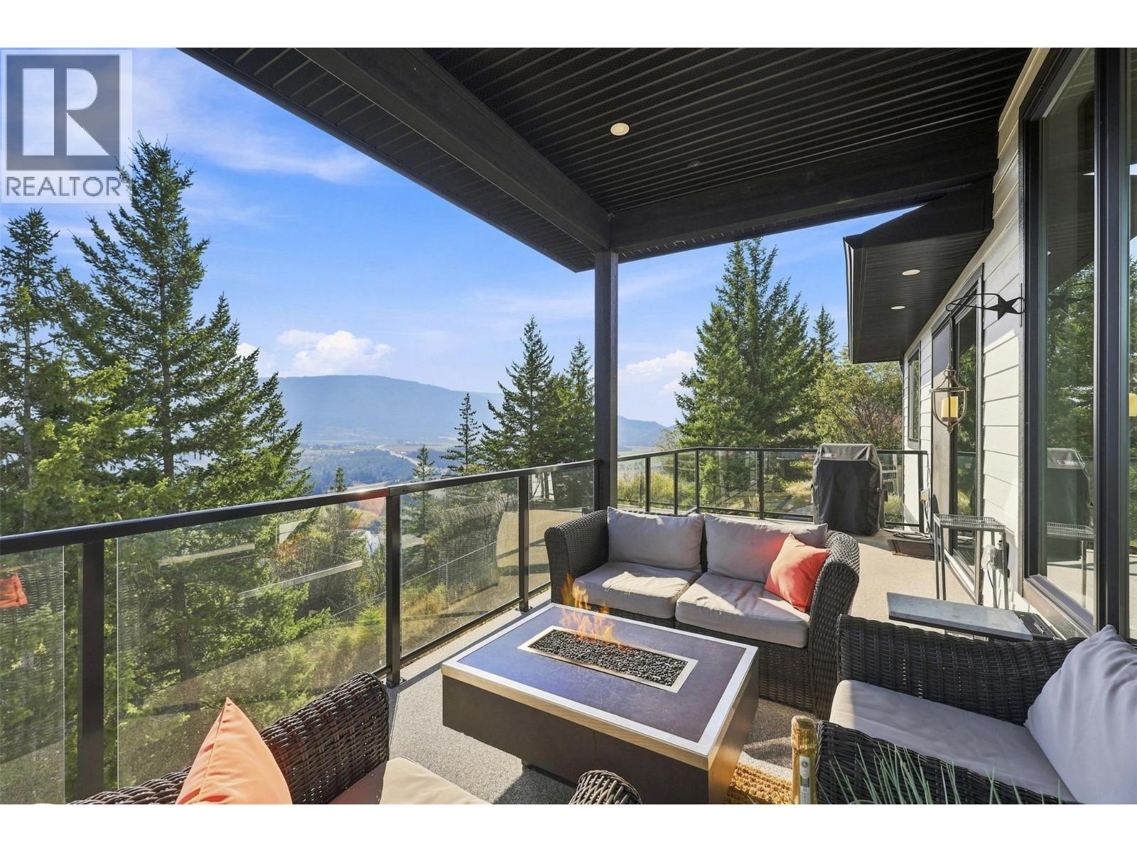 2486 HIGHLANDS Drive - Image 44