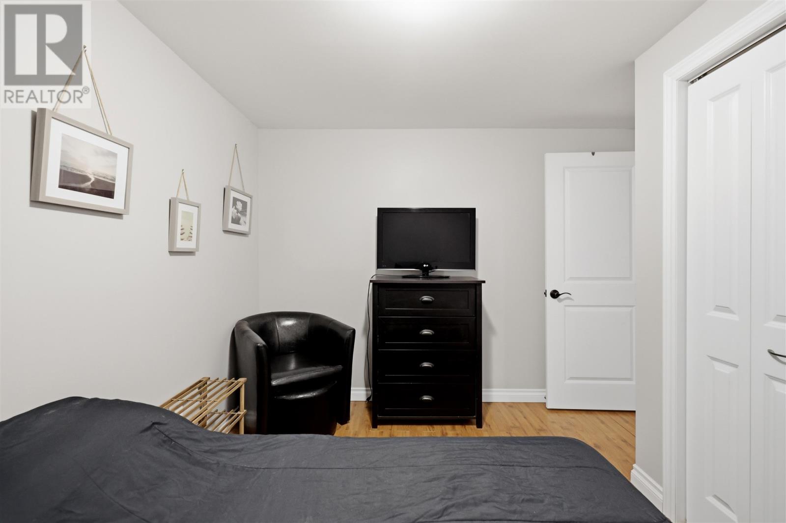 936 North ST - 22
