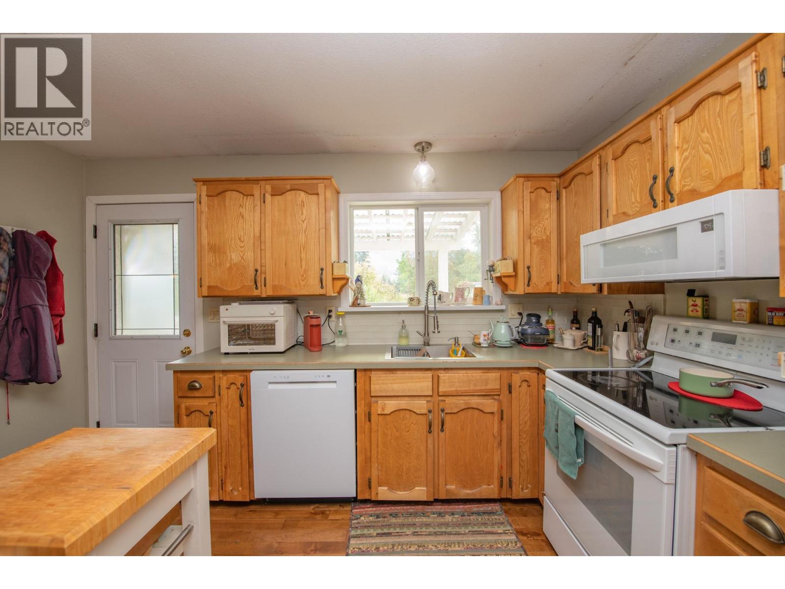 759 Heather Road - 11