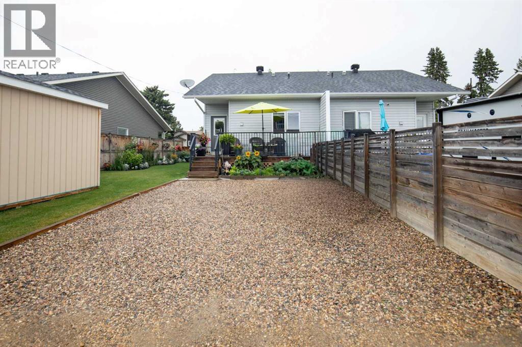 Listing photo – 5697 45 Avenue, Lacombe