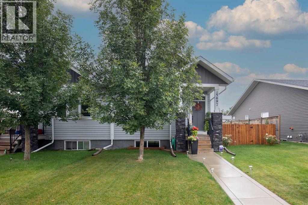 Listing photo – 5697 45 Avenue, Lacombe