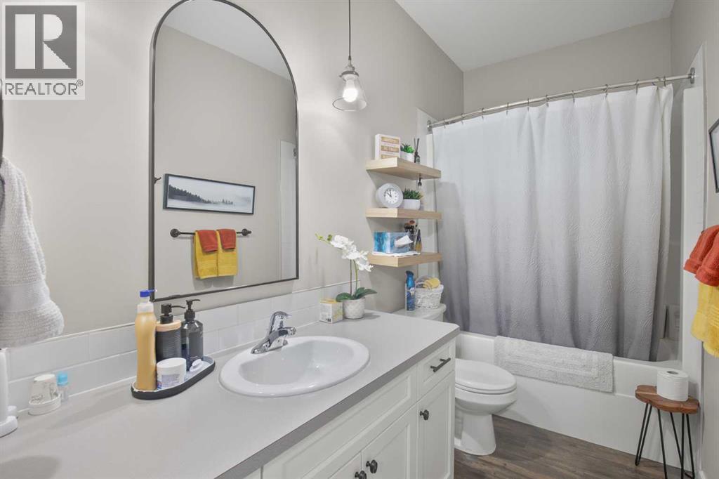 5697 45 Avenue - 22