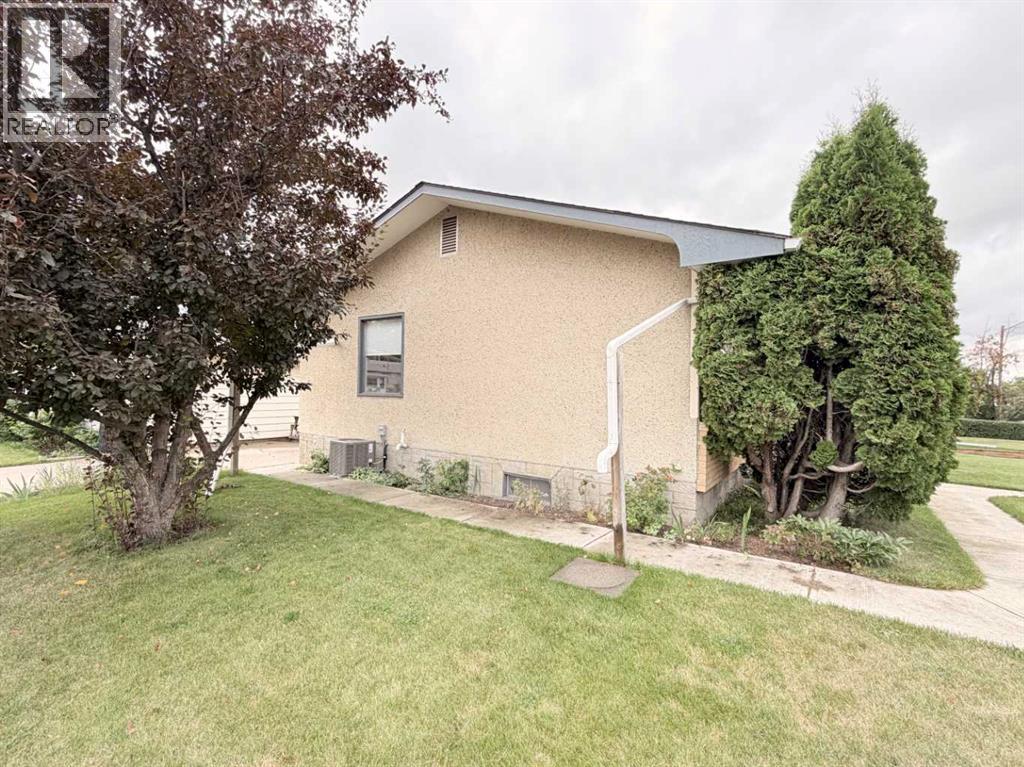 Listing photo – 5103 40 Street, Innisfail