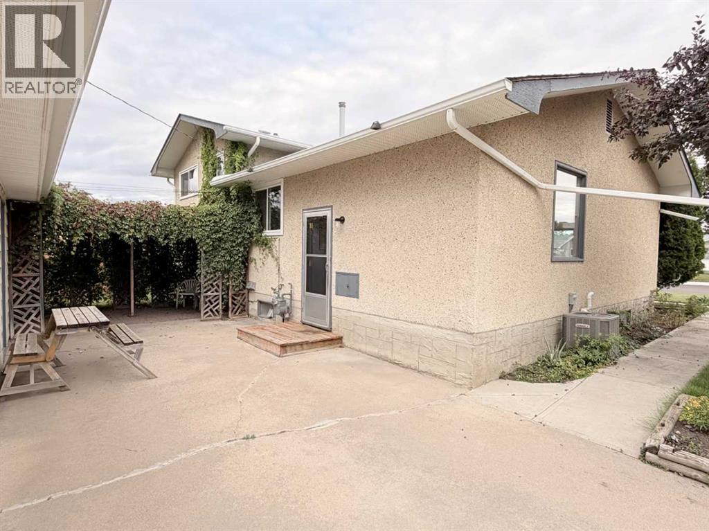 Listing photo – 5103 40 Street, Innisfail