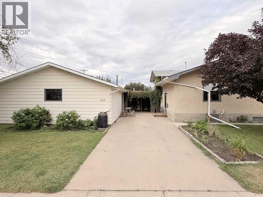 Listing photo – 5103 40 Street, Innisfail
