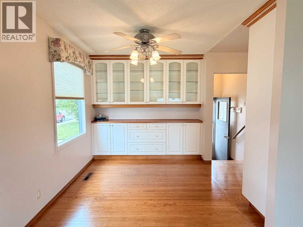 Listing photo – 5103 40 Street, Innisfail