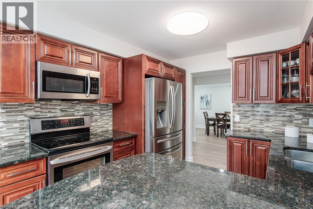 112 MICHENER Crescent — photo 3