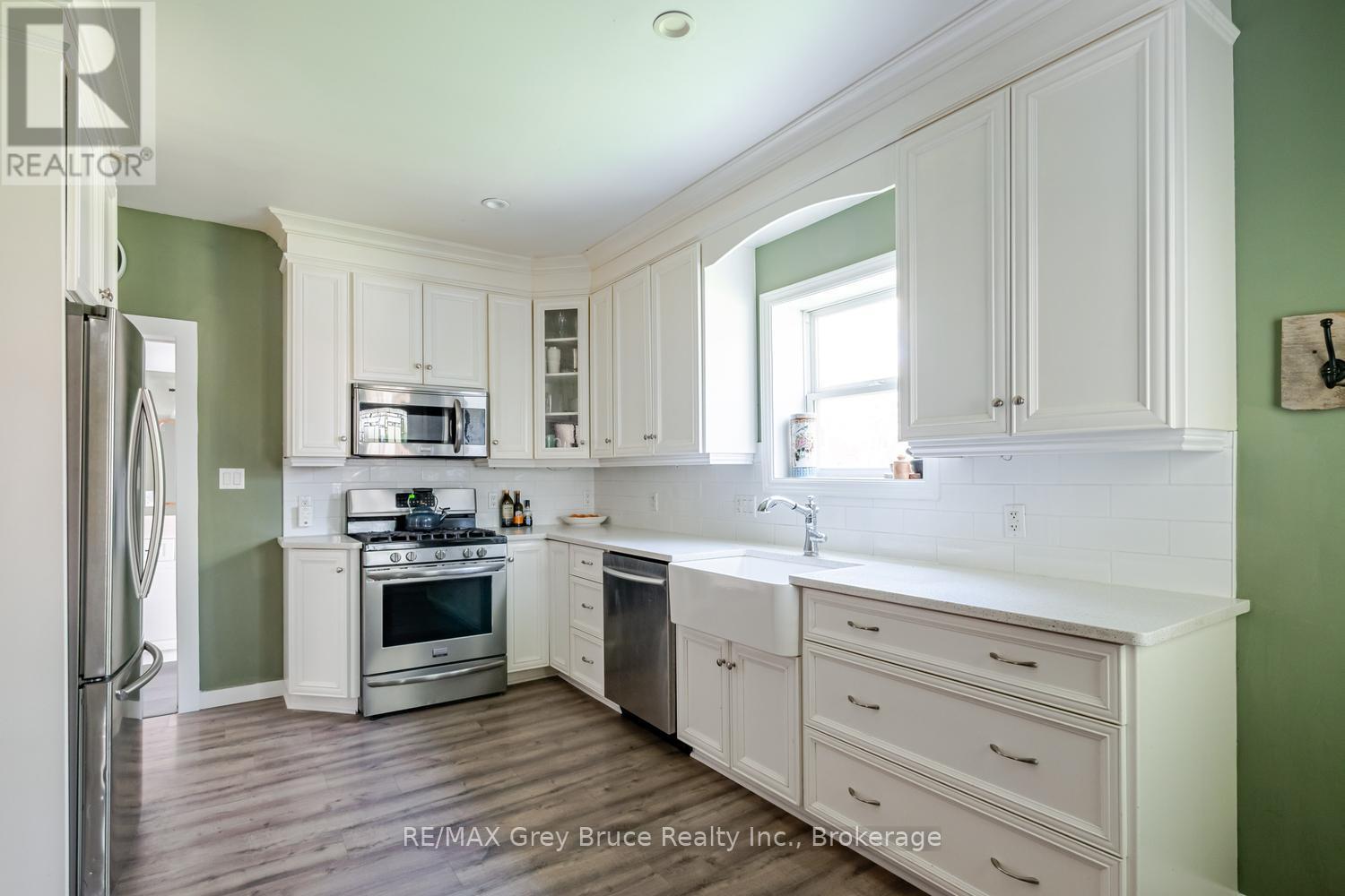 105 MAIN STREET - 10
