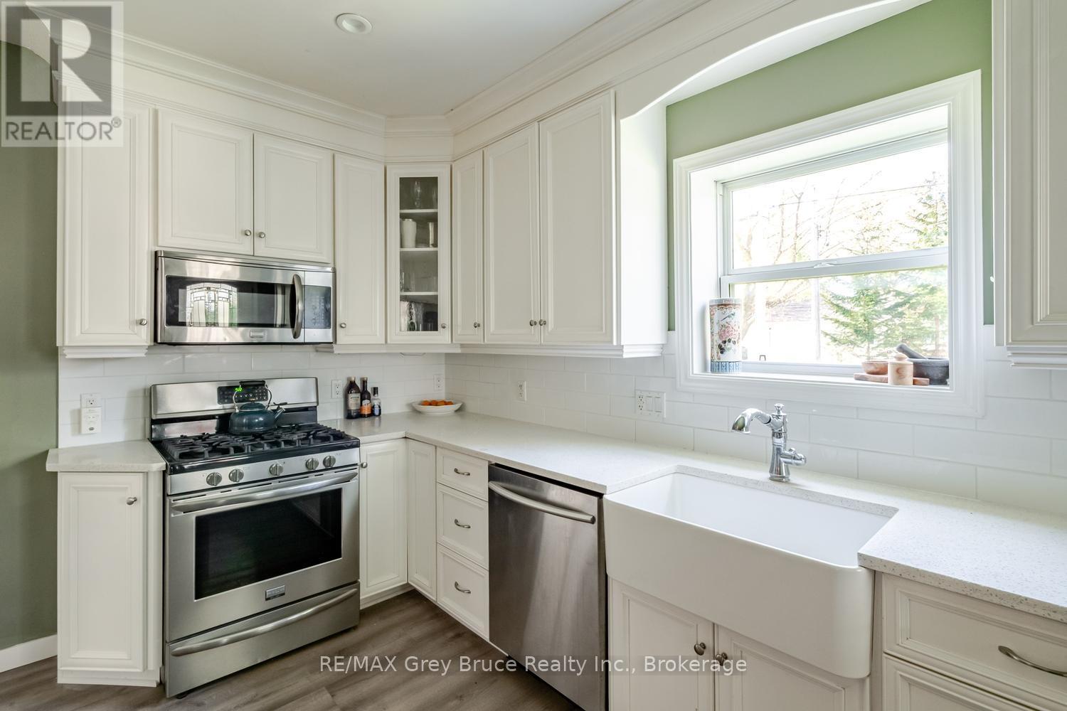 105 MAIN STREET - 12