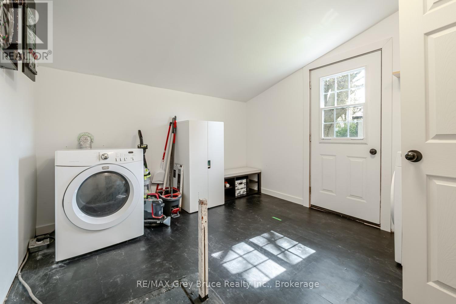 105 MAIN STREET - Image 40