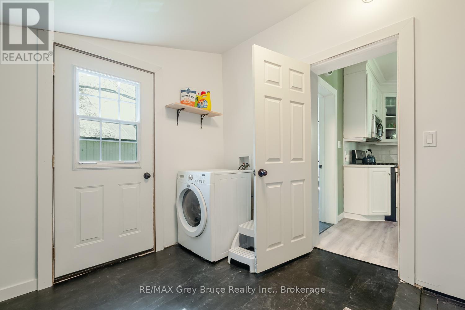 105 MAIN STREET - Image 41