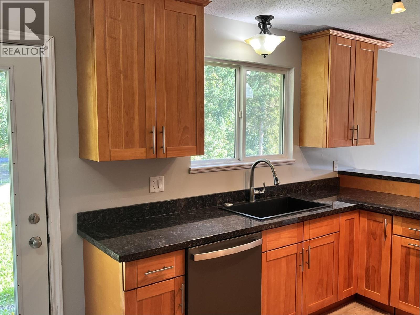 476 THOMPSON ROAD - 13