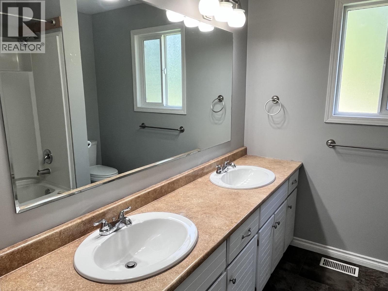 476 THOMPSON ROAD - Image 17