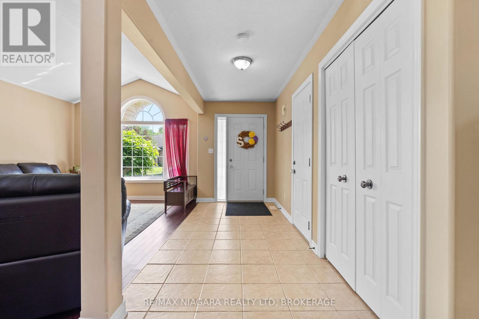 230 Wellbrook Avenue, Welland (Prince Charles), Ontario, L3C7M9, Welland (Prince Charles), Ontario — photo 3 of 5