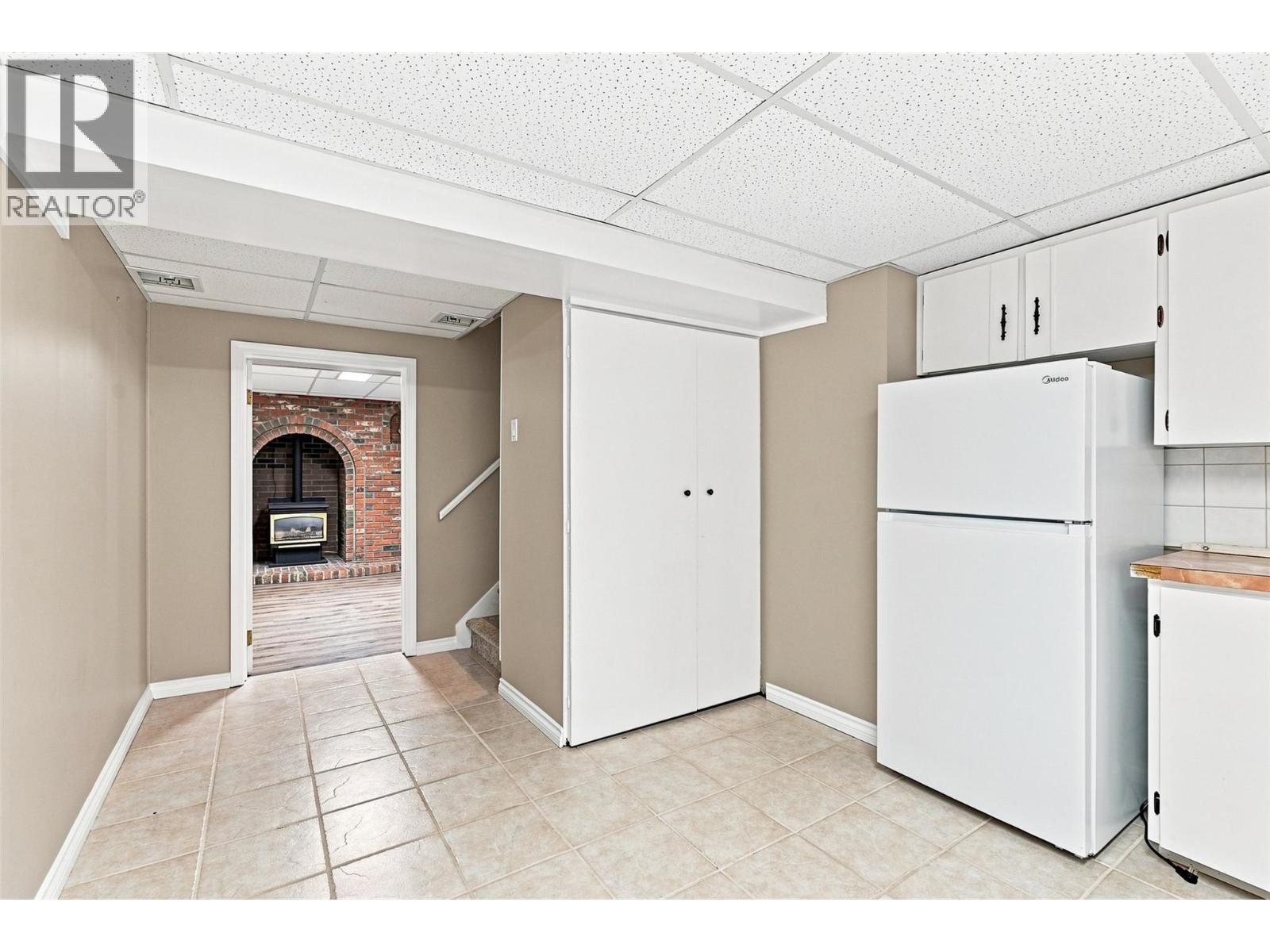 2176 Merritt Avenue - Image 41