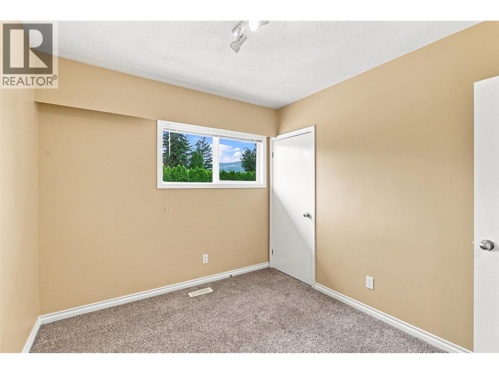 2176 Merritt Avenue - Image 31