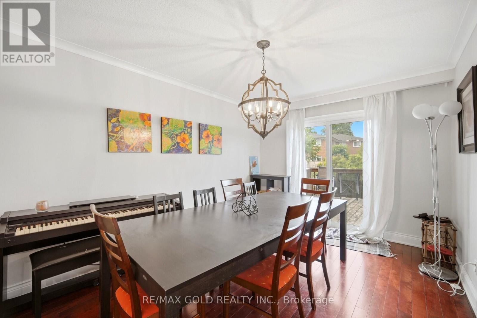 352 MAPLE LEAF DRIVE - 7