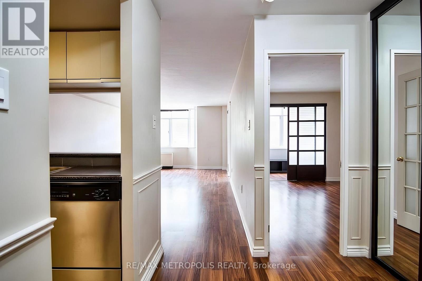 #210 300 Webb Drive, Mississauga (City Centre), Ontario, L5B3W3, Mississauga (City Centre), Ontario — photo 4 of 5