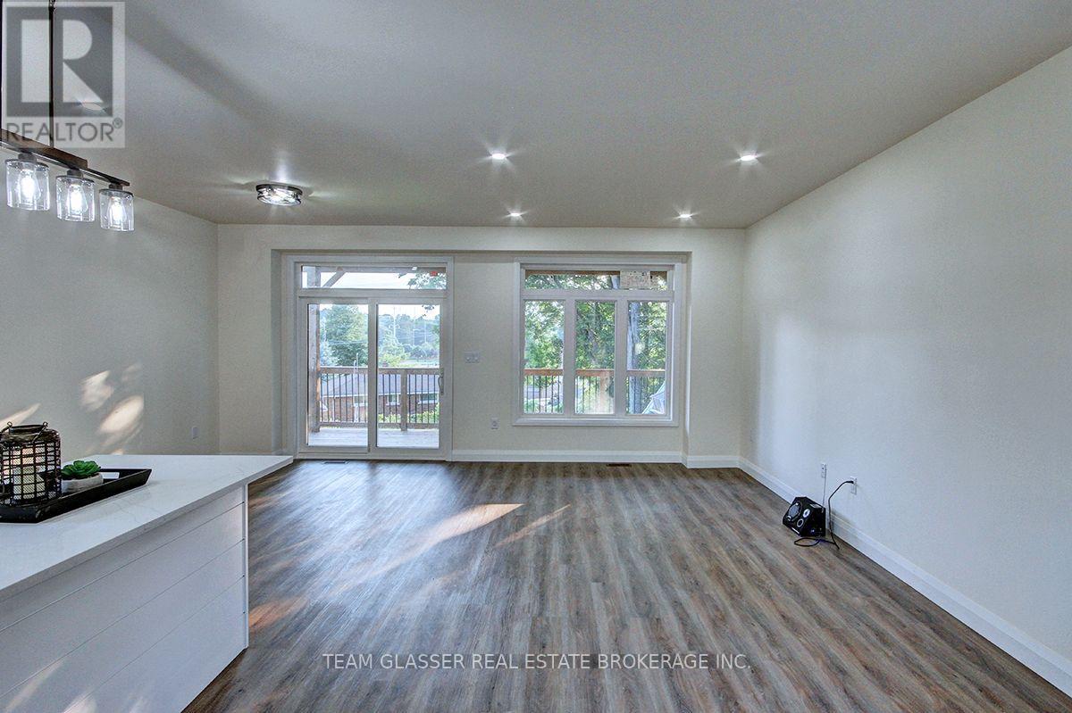 132 DOVER STREET, Woodstock (Woodstock - South) — photo 6