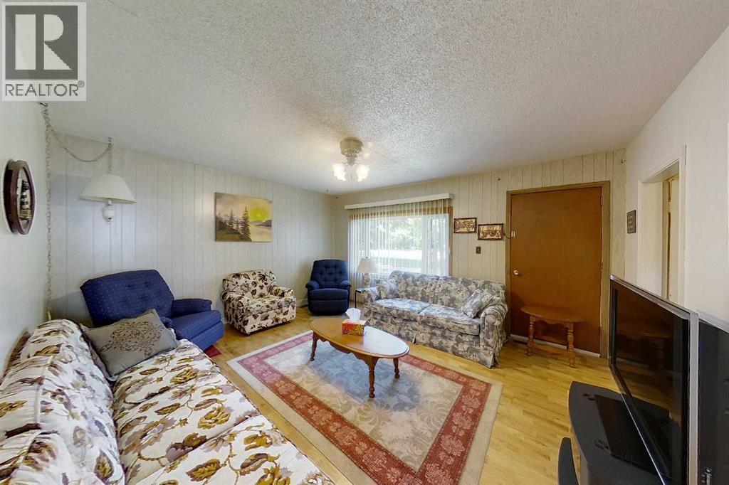 9 5 Street - Image 10