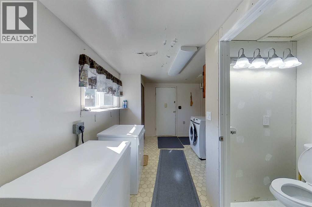 9 5 Street - Image 19