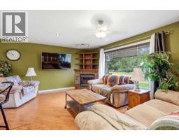 Living room - 638 1 Street S, Vulcan, AB T0L2B0 Photo 7
