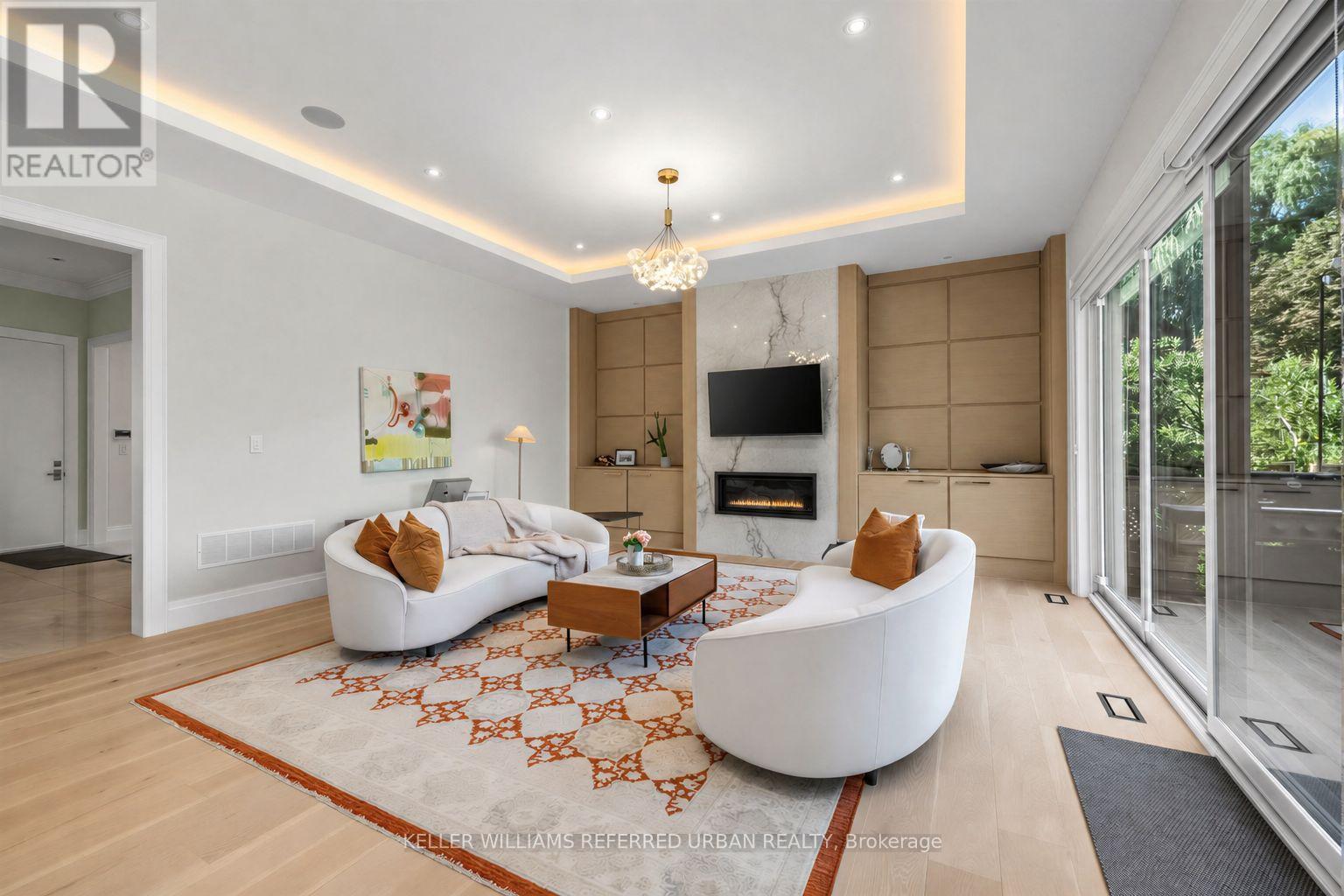 130 UPPER CANADA DRIVE - 11