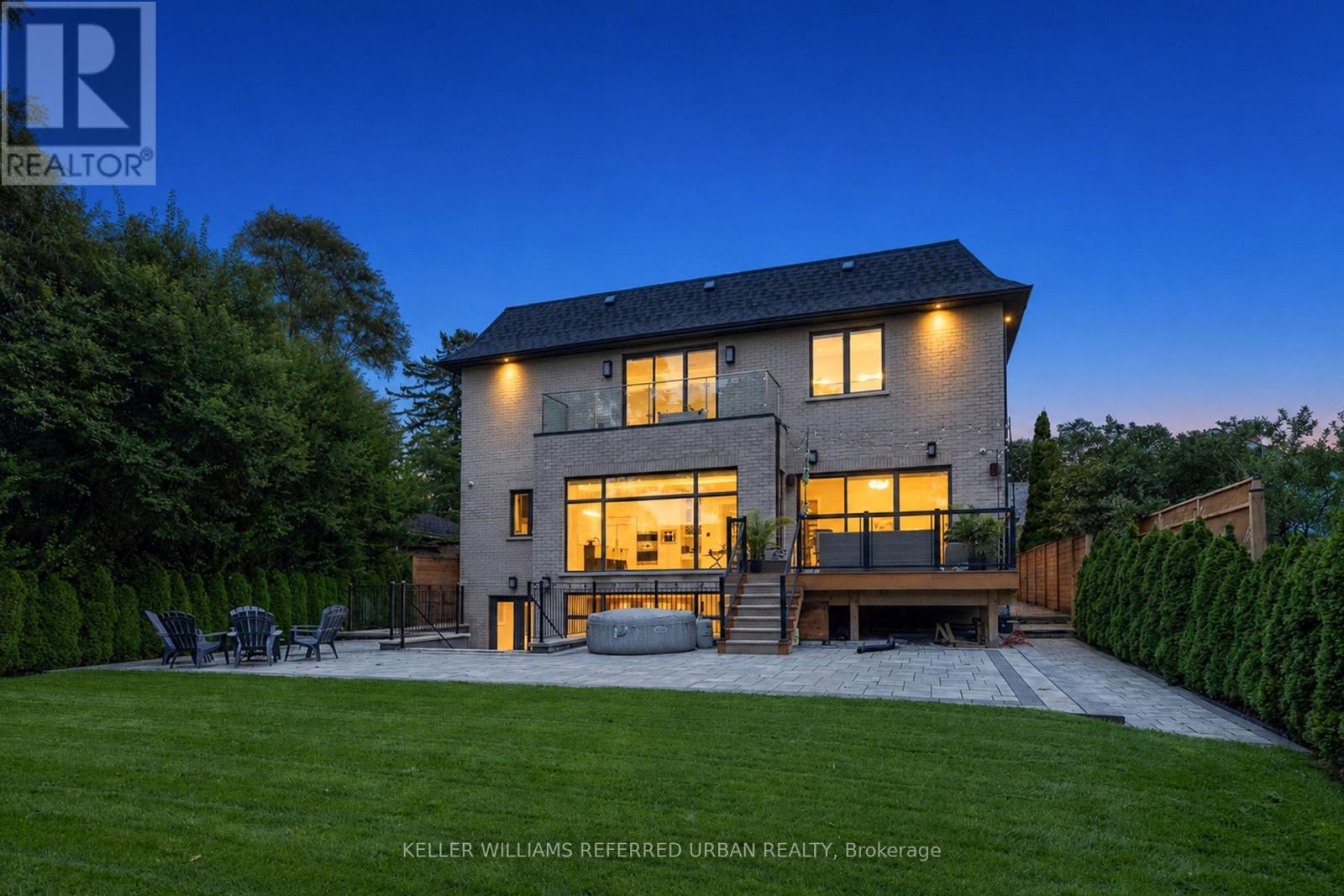130 UPPER CANADA DRIVE - 44