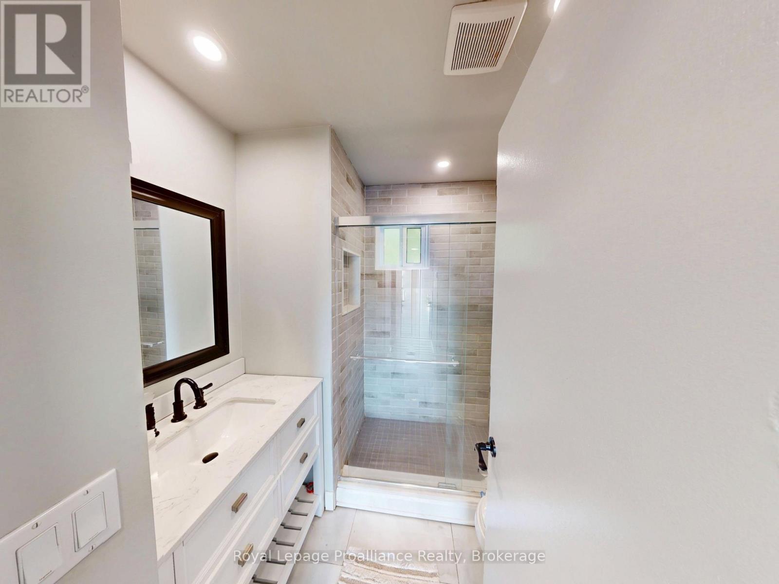 214 LAKEVIEW LANE - Image 18