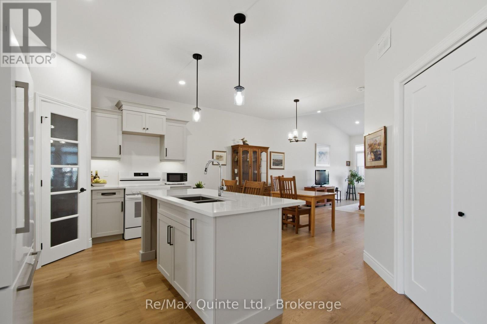 94 RAYCROFT DRIVE - 4