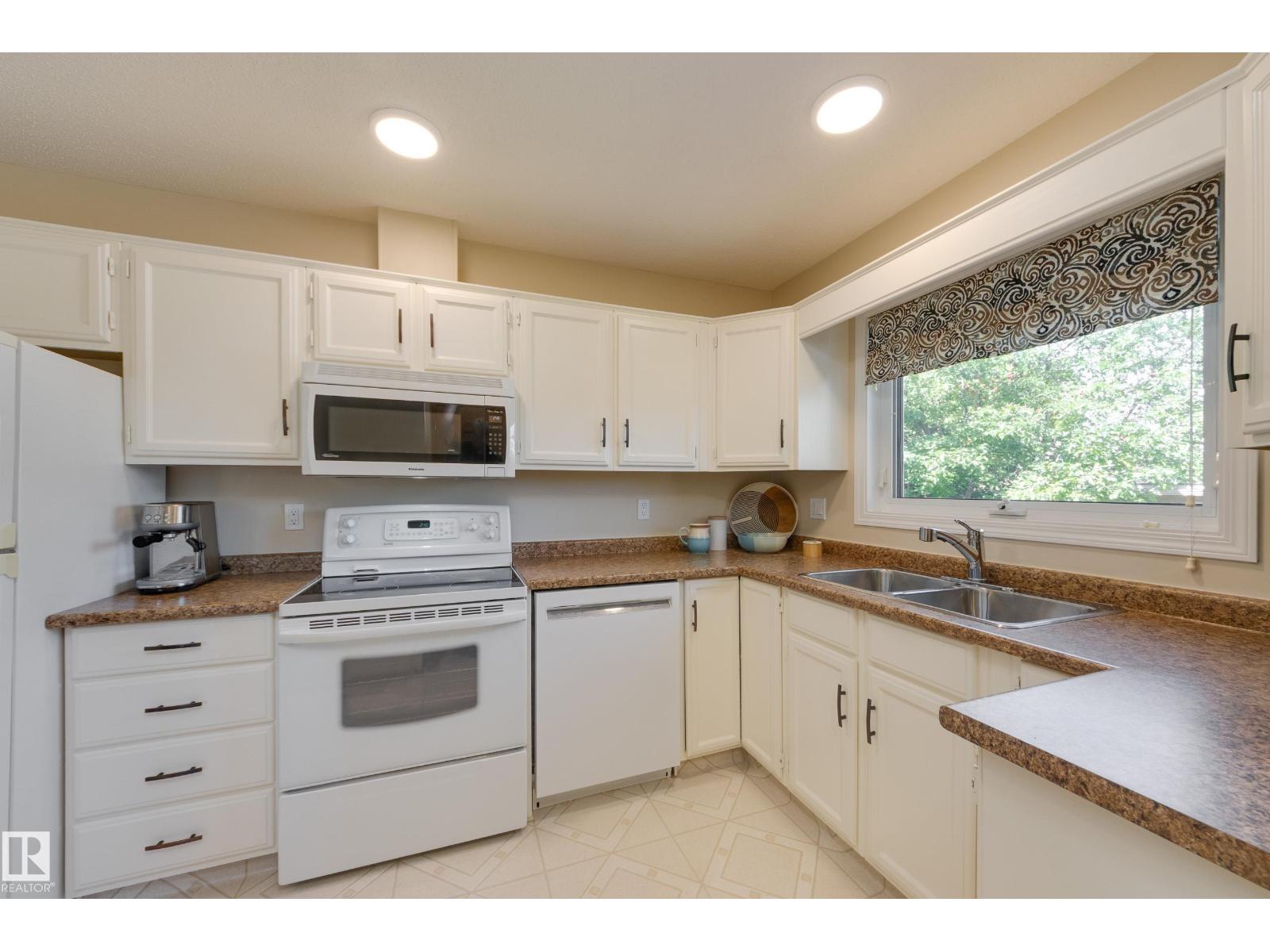 4904 11 AV NW - 10