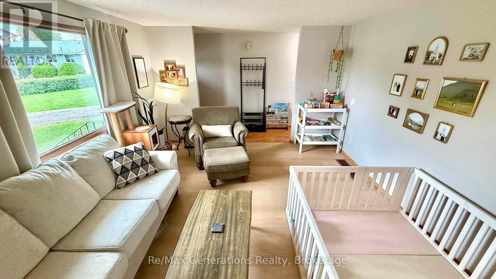161 NEWBERRY CRESCENT - 3