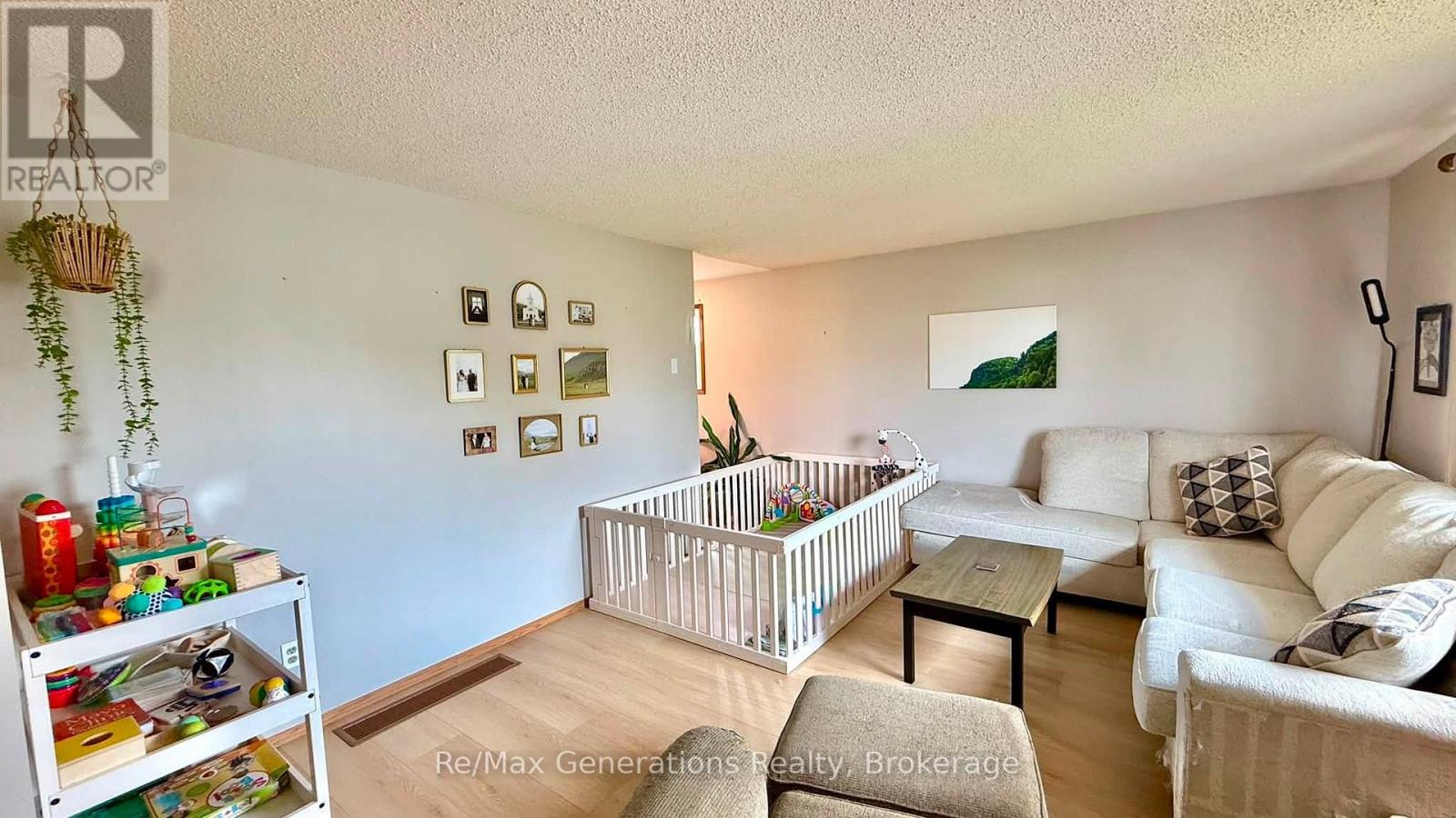161 NEWBERRY CRESCENT - 5