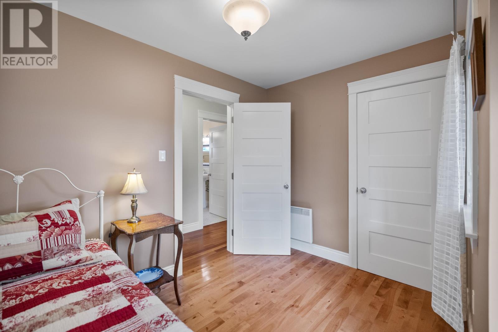 18 Newland Crescent - Image 20
