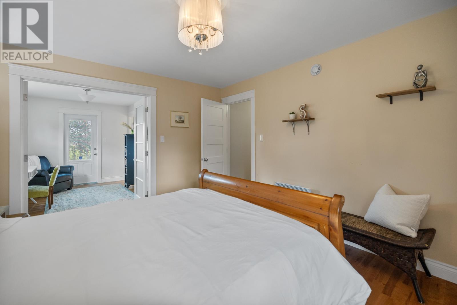 18 Newland Crescent - Image 22