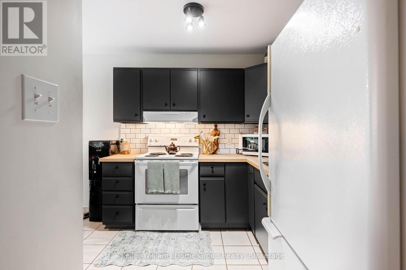 #67 90 LAWRENCE AVENUE - 17