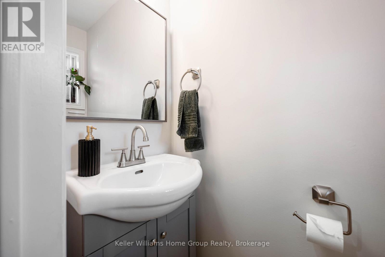 #67 90 LAWRENCE AVENUE - 23