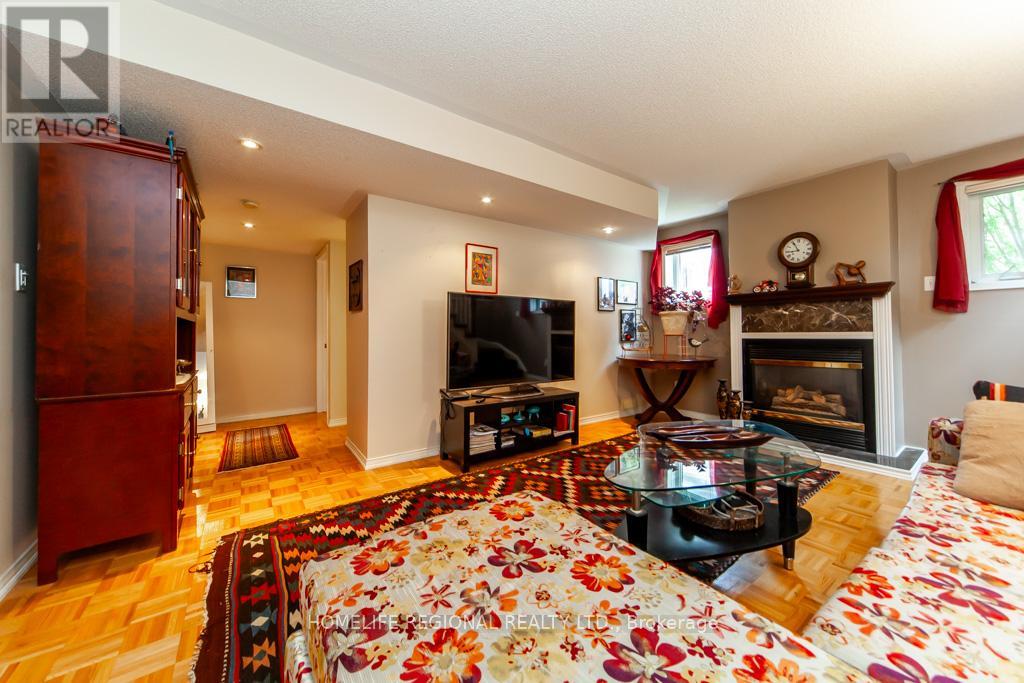 20 ROSEMARIE CRESCENT - 16