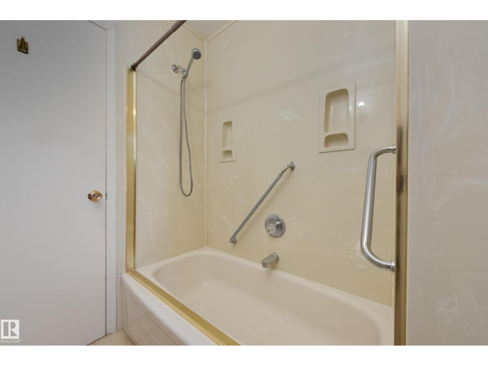 4820 109 AV NW - 21