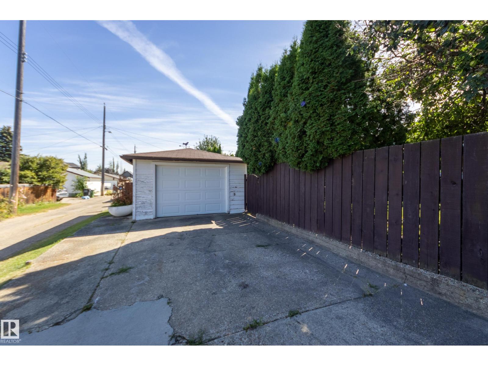 4820 109 AV NW - Image 38