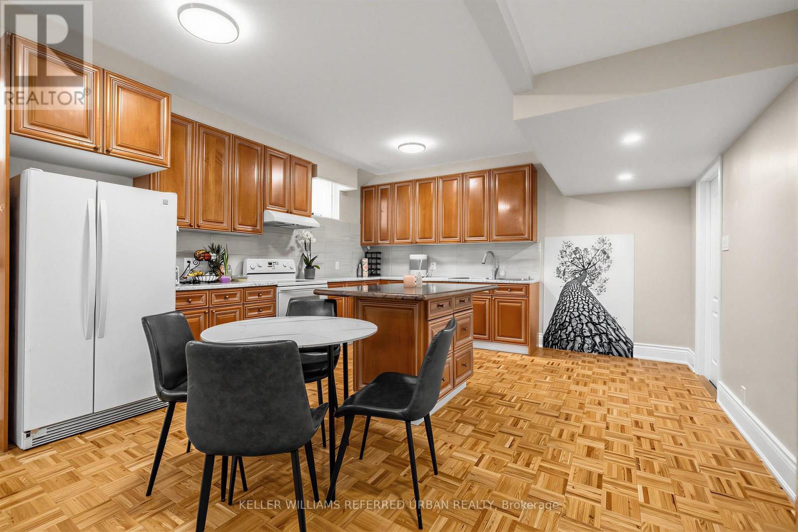 18 YONGEVIEW AVENUE - 25