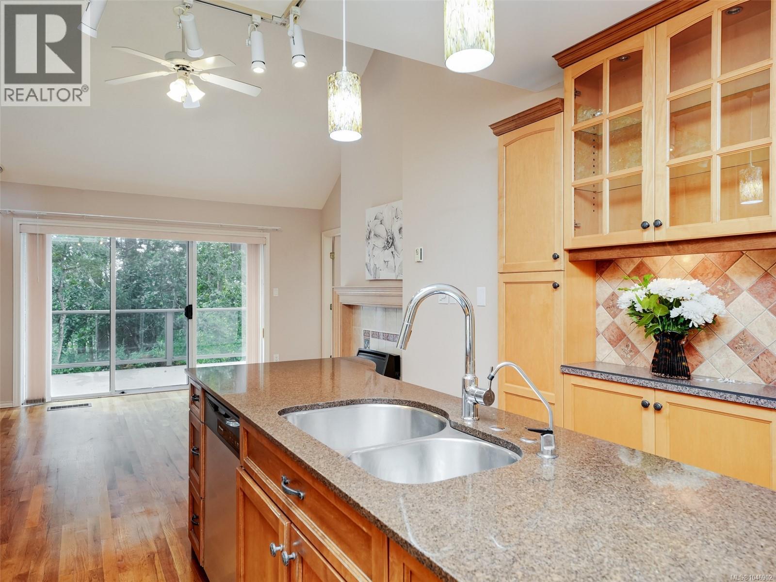 1 928 Bearwood Lane, Saanich