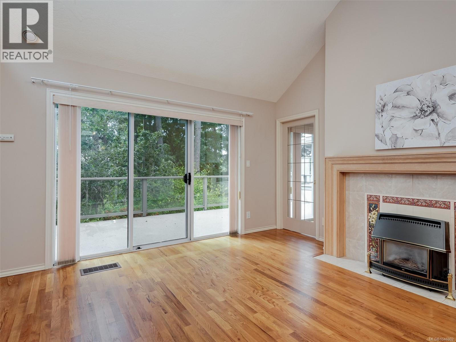 1 928 Bearwood Lane, Saanich