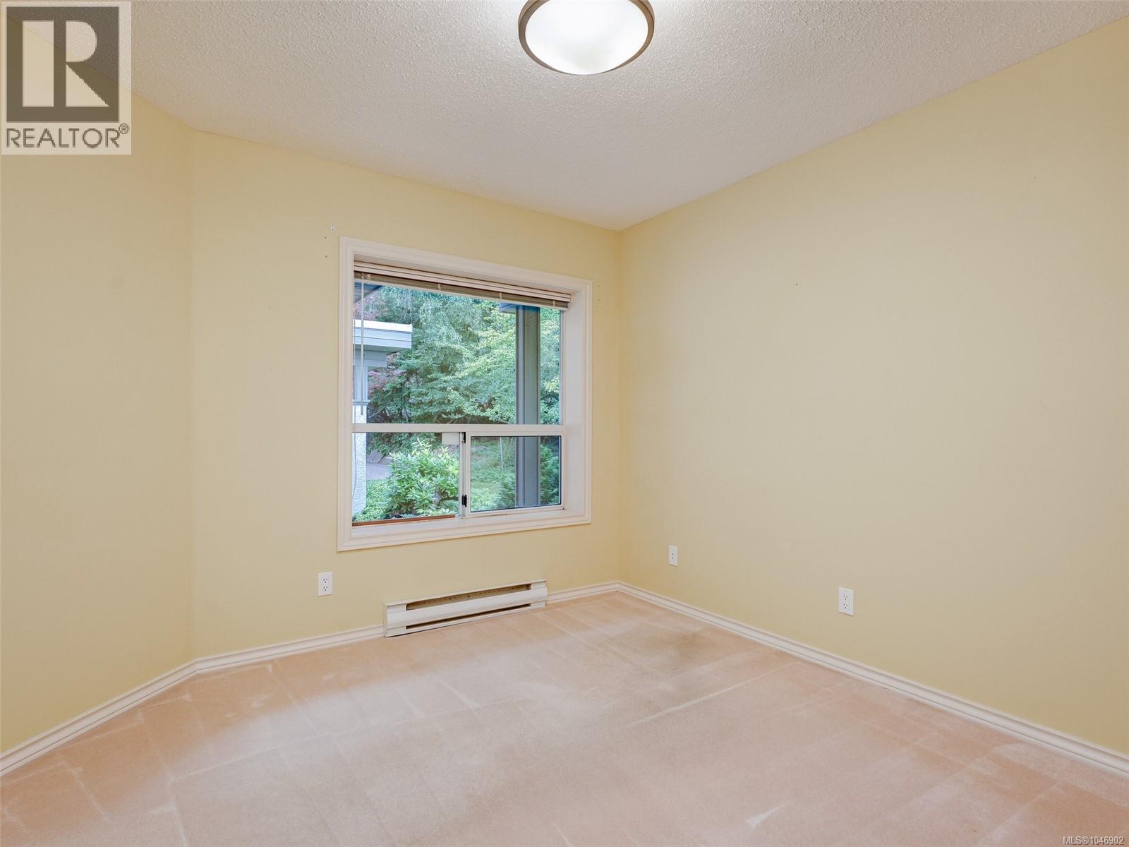 1 928 Bearwood Lane, Saanich