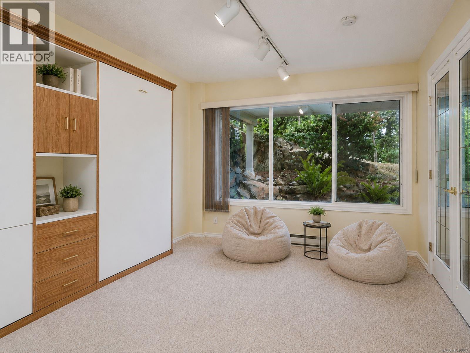 1 928 Bearwood Lane, Saanich