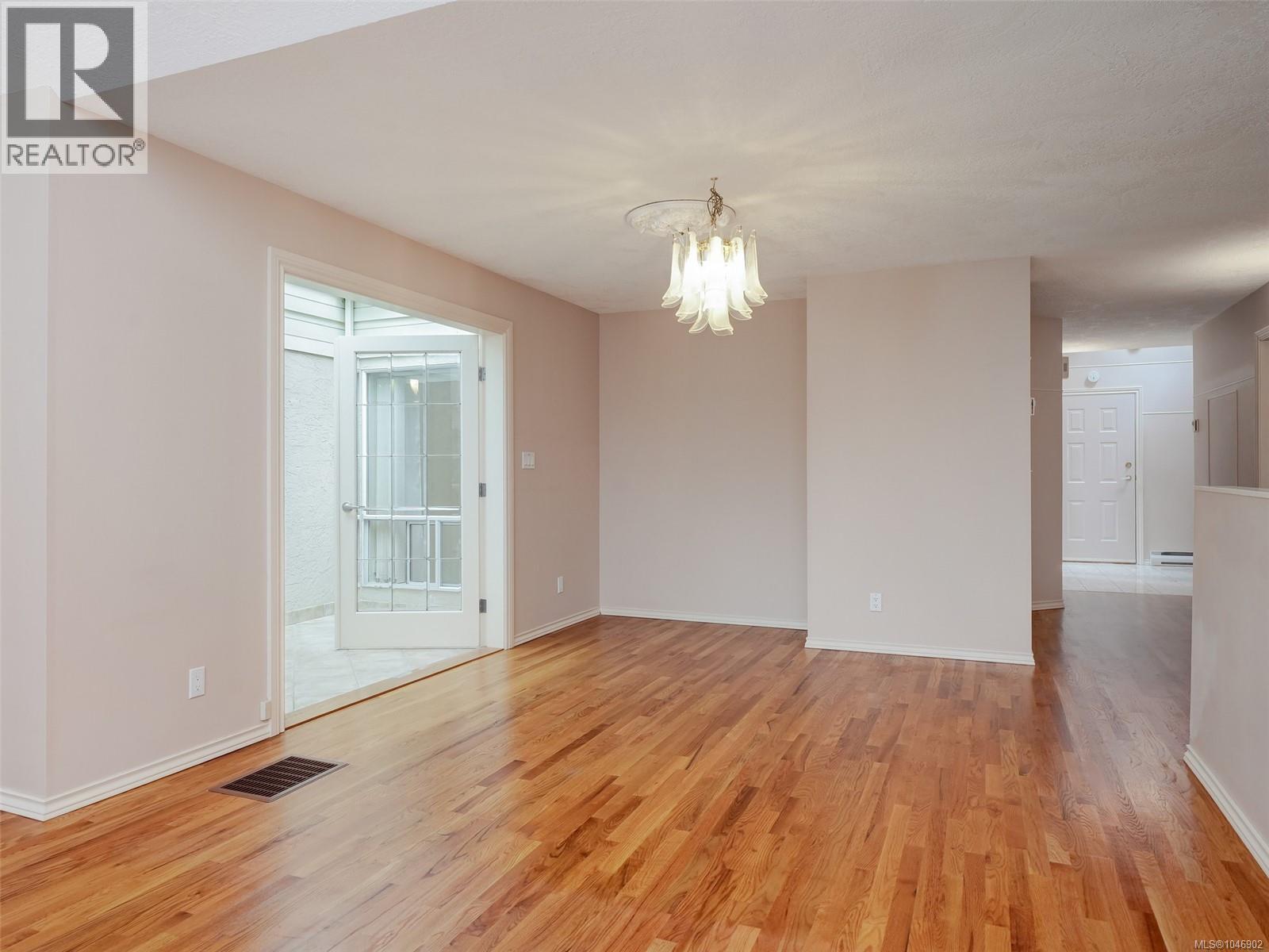 1 928 Bearwood Lane, Saanich